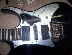 Cambio de cuerdas y revisión general de una guitarra